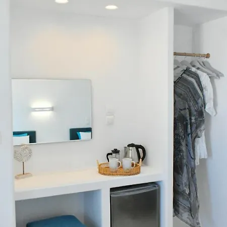 Apanema Paros * Nausa