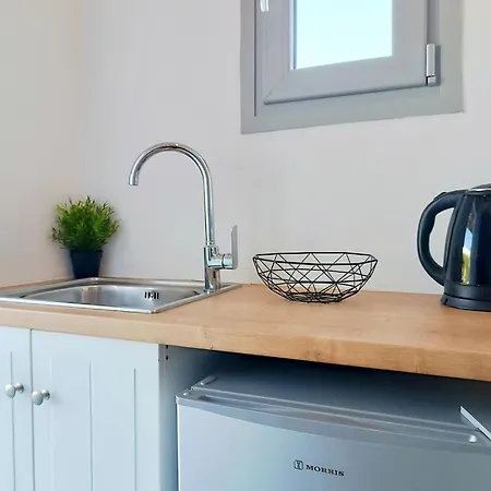 Apanema Paros * Nausa