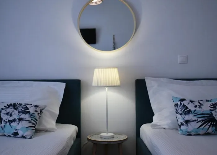 Apanema Paros Naousa