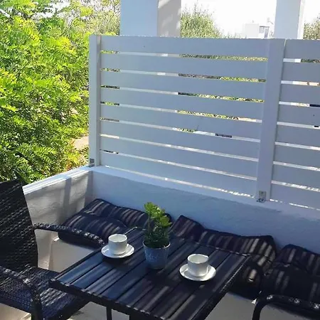 Apanema Paros נאוסה