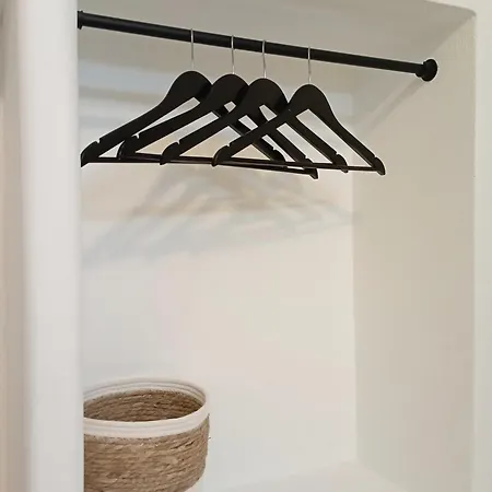 Apanema Paros * Naousa (Paros)