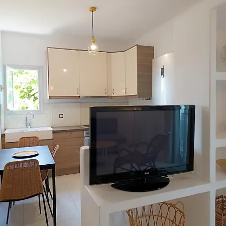 Apanema Paros Апартаменты *