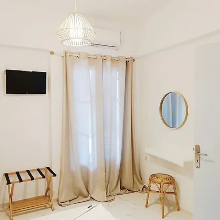 Apanema Paros * Naousa (Paros)
