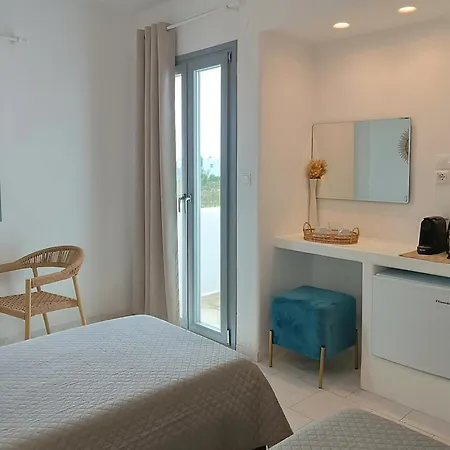 Apanema Paros * Naousa (Paros)