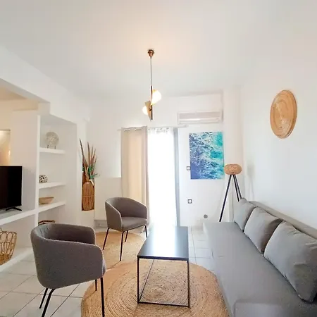 Apanema Paros * Naousa (Paros)