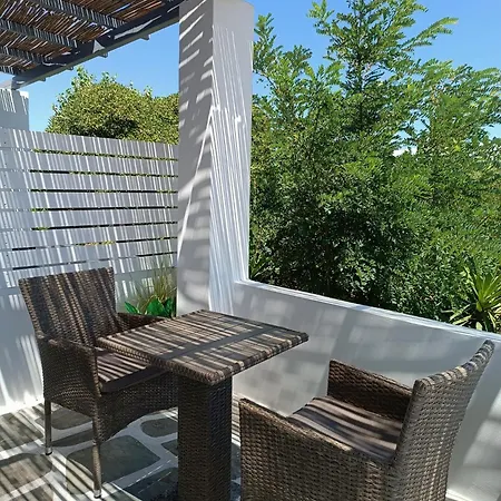 Apanema Paros * Nausa