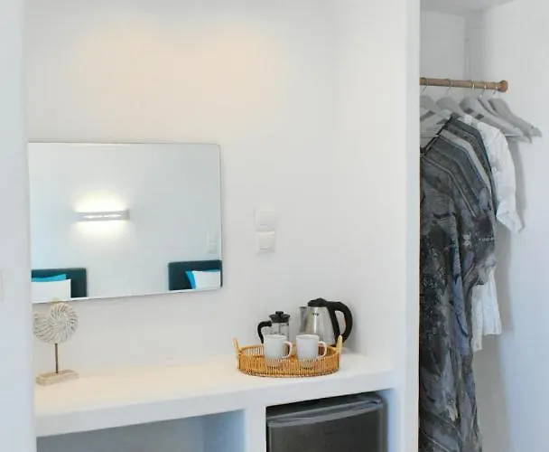 Apanema Paros * Nausa