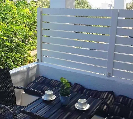 Apanema Paros 纳乌萨