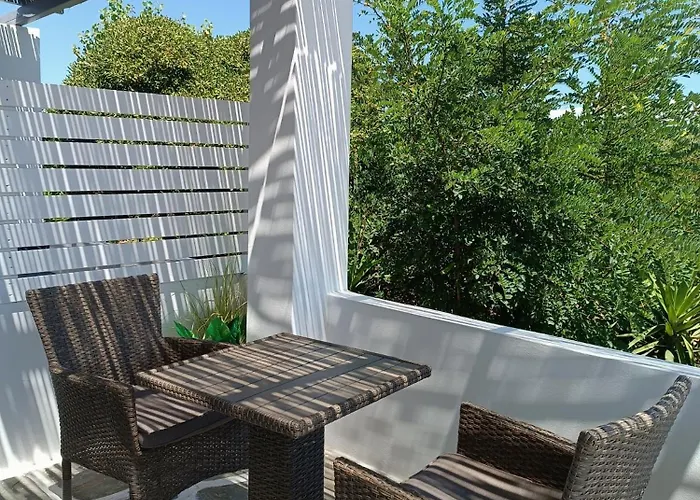 Apanema Paros * Nausa